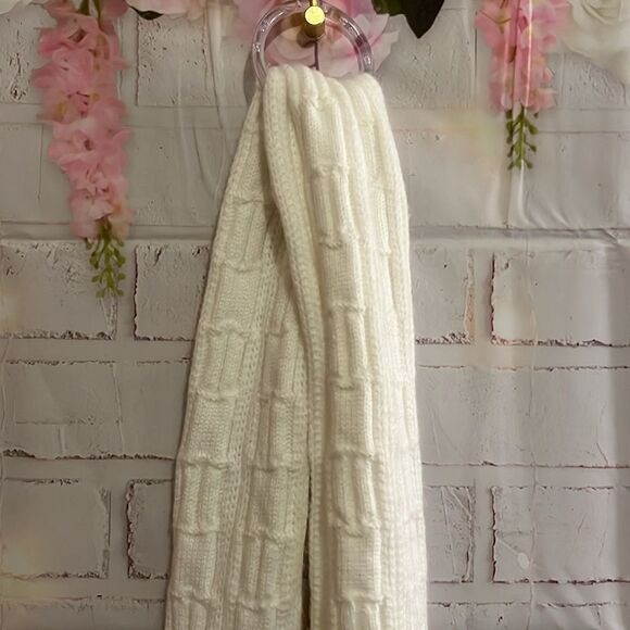 Calvin Klein cream super soft rib, knit sweater scarf. - Picture 7 of 8